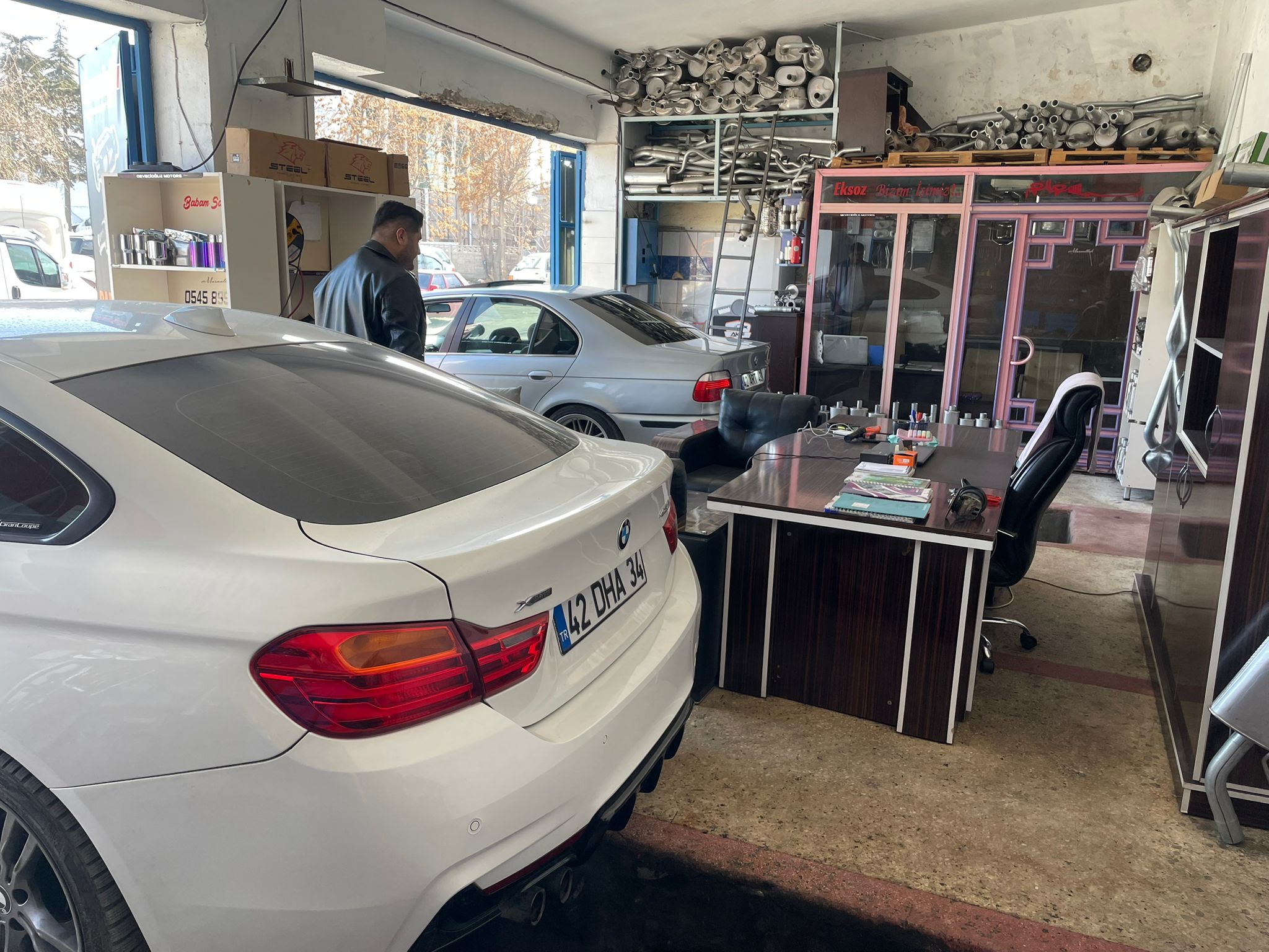 Servis Ofis ve Bekleme Alanı